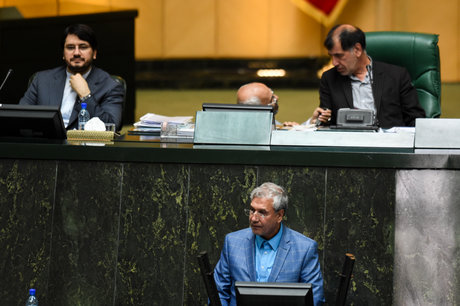 وزیر کارگران، کارفرمایان و بیکاران هستم